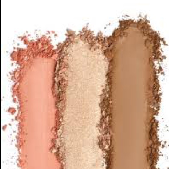 BNIB | REALHER | Ultimate Glow Getter Cheek Trio - Picture 3 of 4